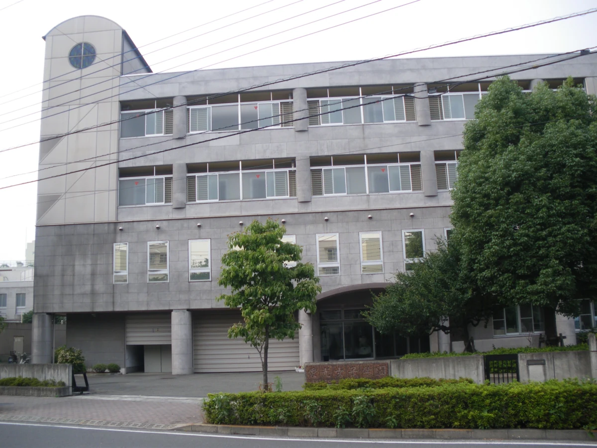愛光女子学園の外観(2009年撮影)。撮影当時の記録で、現在の建物・周辺の状態を保証するものではありません。